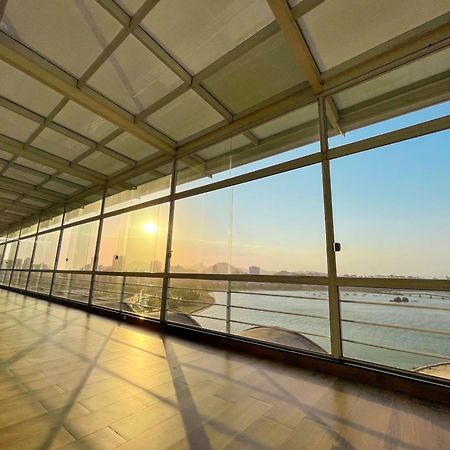 Hotel Senac Ilha Do Boi 维多利亚 外观 照片 The interior of the airport