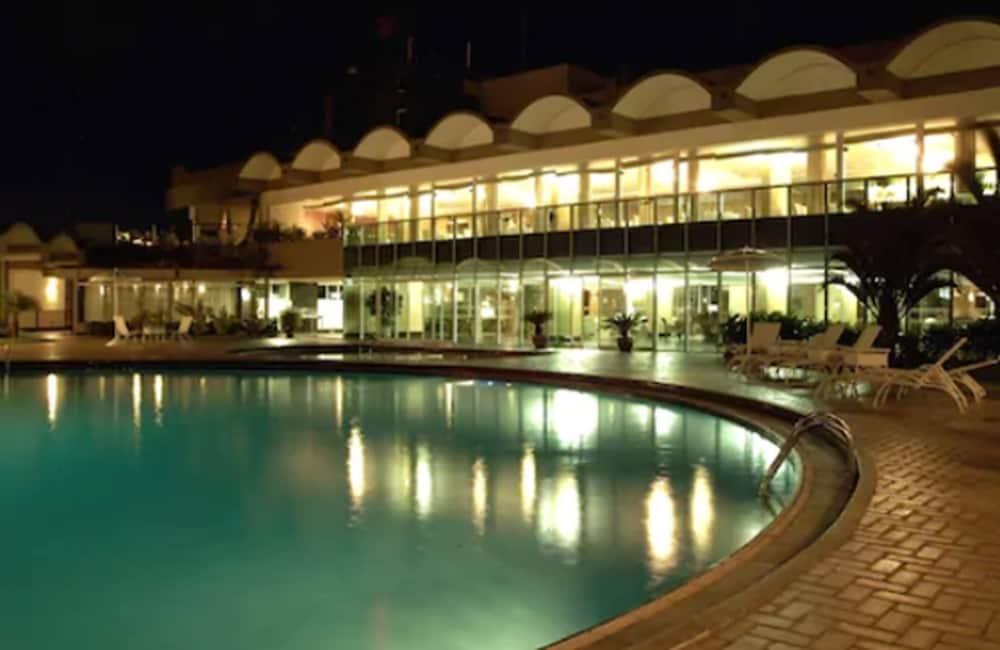 Hotel Senac Ilha Do Boi 维多利亚 外观 照片 The pool at the hotel