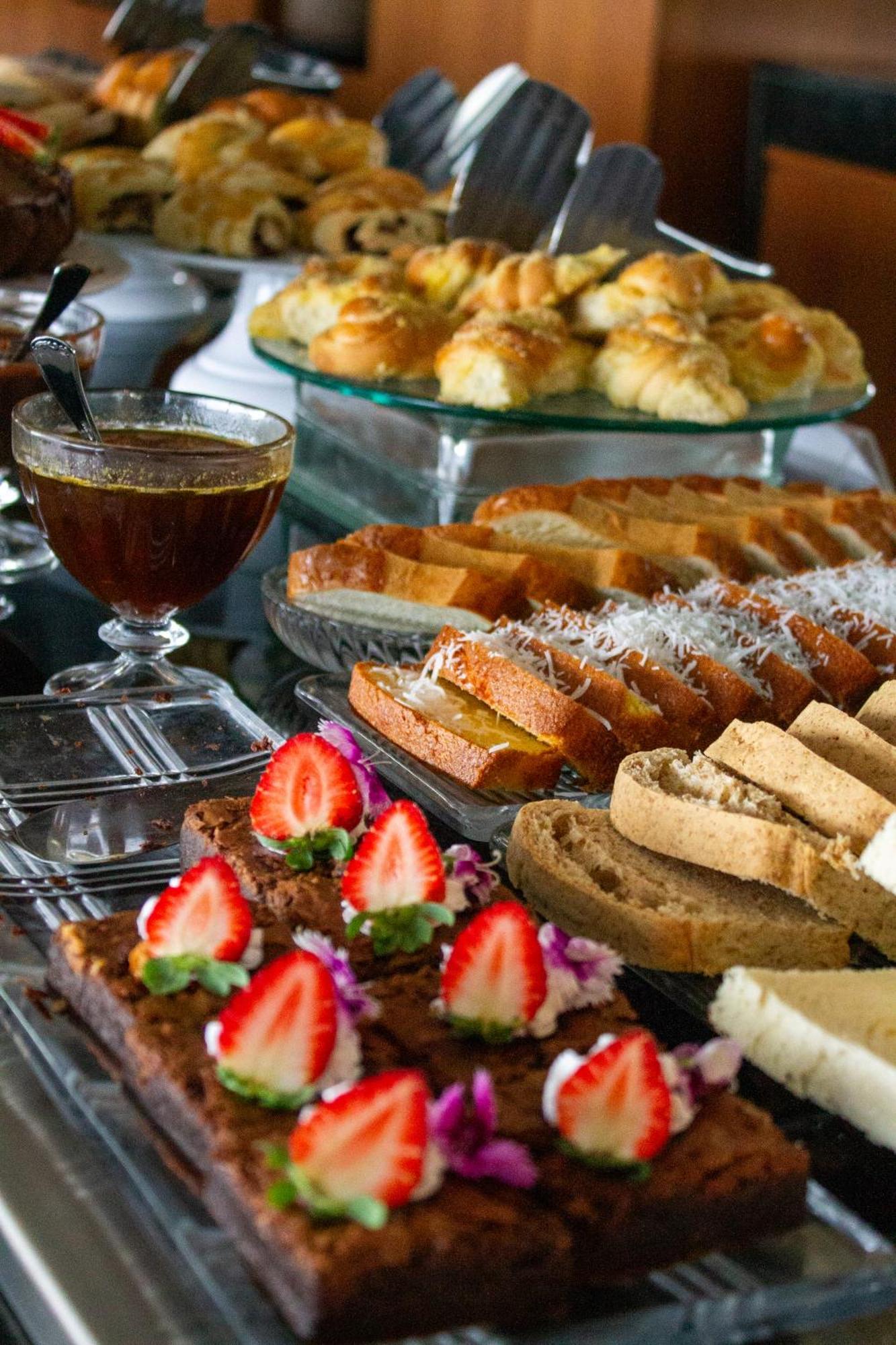 Hotel Senac Ilha Do Boi 维多利亚 外观 照片 A selection of Italian pastries