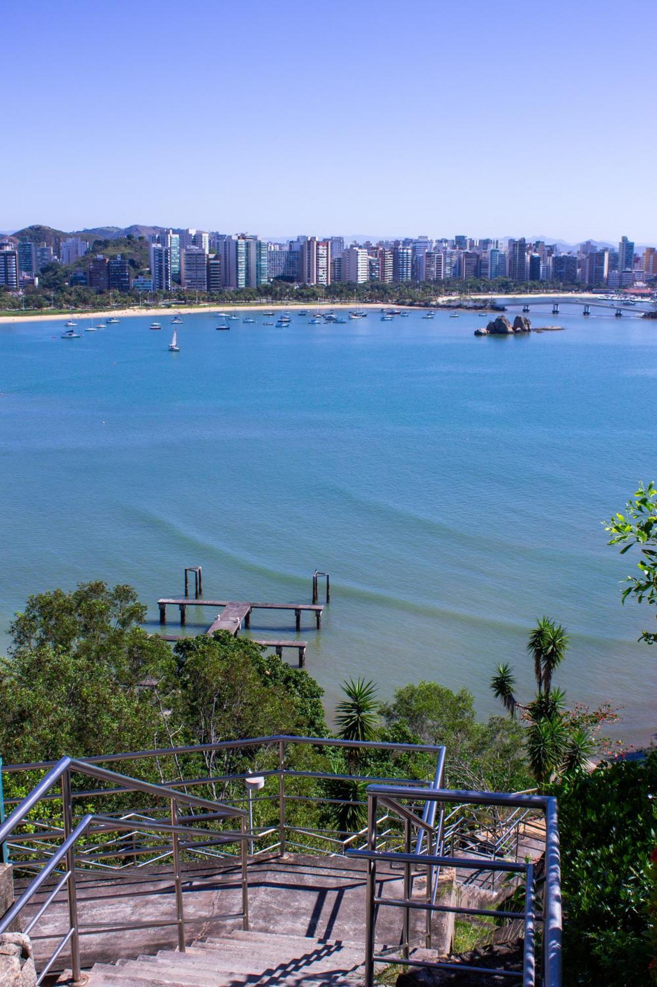 Hotel Senac Ilha Do Boi 维多利亚 外观 照片 View of the bay from the west